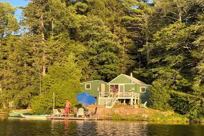 Image de Lakefront Cabin in Beautiful, Quiet Location