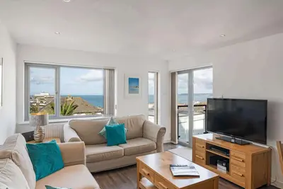 Image de Modern Mews Home w/ Sea Views, Private Parking