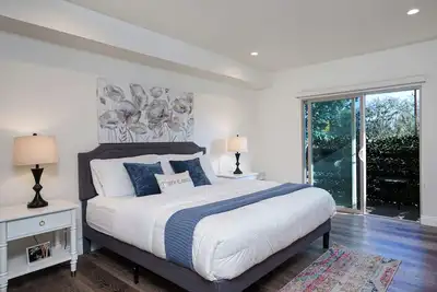 New, Safe 1494 Sf 2b 2b Pasadena Condo