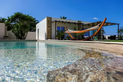 Image de Maison de vacances privée avec Wifi, climatisation, piscine privée, patio, animaux admis, parking