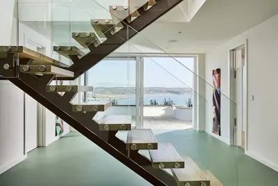 Image de Expansive six bedroom villa with uninterrupted views over Ardmore Bay below