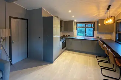 Image de Traditional pine lodge with a modern twist.
