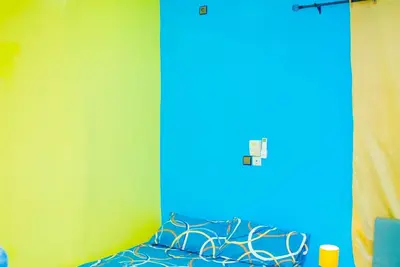 Image de À 5 minutes des restau, stations de bus! Appartement meublé avec coin cuisine