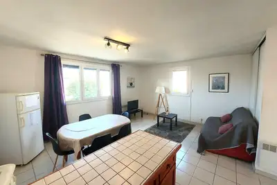 Image de 2ch grand jardin 6pers wifi parking 66m2 ok animaux chéques vacances 2km mer