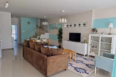 Image de Beautiful luxurious villa by the beach in high-end complex Caesar Beach