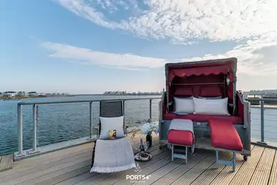 Image de Art Emotion - floating house, Finnish sauna, roof terrace, beach chair, grill