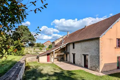 Image de Maison mitoyenne lumineuse proche Vesoul, 4 chambres agréables, terrasse spacieuse