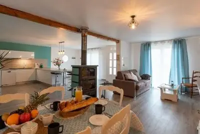 Image de Gîte cosy avec jardin, cheminée et jeux enfants à Venisey