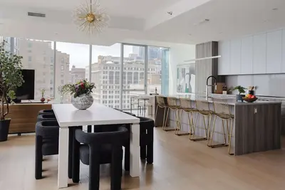 Image de Iconic Downtown Penthouses Getaway + City Views