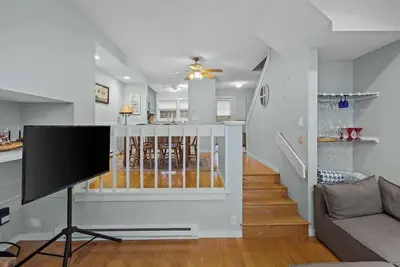 Deerfield Retreat | Shuttle to Mt. Snow w/Fireplace