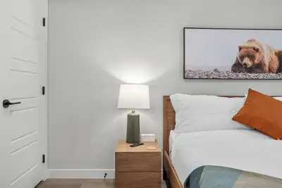 Image de King Bed| Heated Outdoor Pool | Hot Tub | Bbq