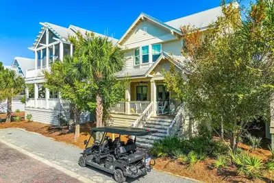 Image de Prominence Beach House - Flip Flop Inn - Sleeps 14, Golf Cart, Beach, 2 Pools