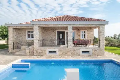 Image de Villa Zizi with heated pool 42 m2 near sea, family bbq