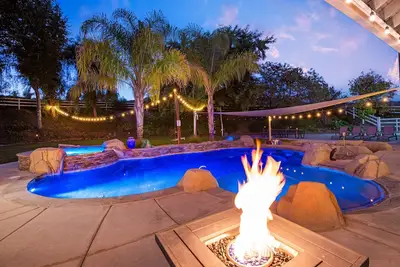 Image de Amazing Reviews & Amenities -Pool, Spa, Fire Pit
