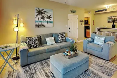 Image de 414d | Coastal Luxury, Near Beach!