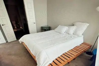 Gorgeous apartment downtown Indy steps from Monument Circle