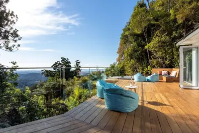 Image de Tree-top luxury in the Waitakere Ranges