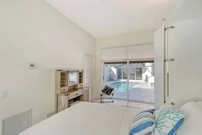 Image de Gorgeous 3br\/3ba Luxury Pool Retreat in Rosedale