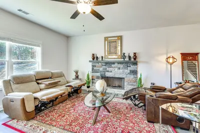 Image de Family Friendly: Modern Townhome in Lula!