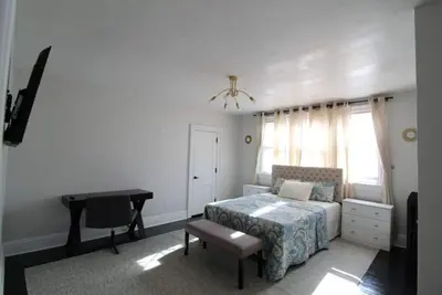 Image de Luxury 3-bedroom suite in Scranton-Hill Section with WiFi + Cable