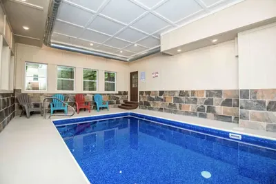 Image de Epic Stay: Private Pool, Theater & Games for 30