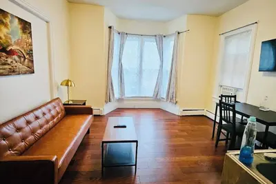 Image de Nice apt near Whole Foods, Brown