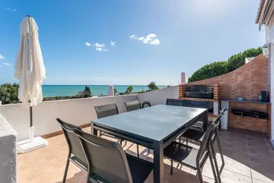 Image de Ocean View 3 Bdr House With Patio by LovelyStay