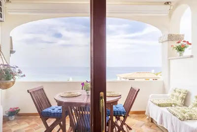 Mirto, small apartment with sea views 90 mts from the beach
