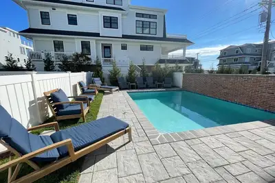 Image de Spacious 5-bedroom townhome with pool in charming Avalon