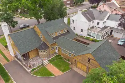 Image de Urban Elegance: Stylish House Close to Nyc