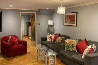 Image de Homely & Warm 4 Bed house Big Garden Free Parking
