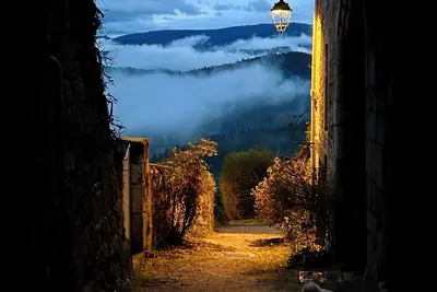 Image de Maison au coeur d'un village médiéval