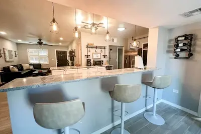 Image de Central / 3 Br 1 Ba / Cozy / Fenced Yard / Carport