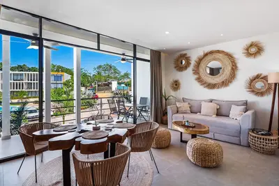 Image de Serene gated retreat with pool & lush gardens – Your perfect couple getaway