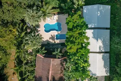Image de Relaxed Private 3-Bungalow Rental Near Top Beaches