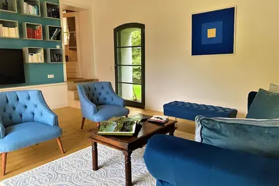 Image de Spend your next vacation on the grounds of a castle