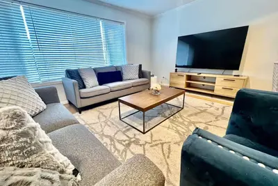 Image de Spacious 6-Bedroom, 2. 5-Bath Home Near Downtown w/ 4 Parking Spots and A/C