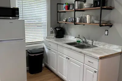 Image de Charming studio with WiFi and Ac in terrific Downtown Commerce!