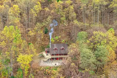 Image de Long Range Mtn Views, End of Road Privacy, Firepit, Pool Table, Gourmet Kitchen