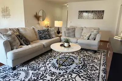 Image de 1 Mile Walk to Sbu! Convenience and comfort meet!