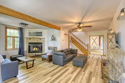 Image de The Village Chalets – Hot Tub, Pool Table & Private Lake Access