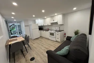 Image de Côte-des-Neiges Cozy 1-Bedroom Ground-Floor Apartment | Quiet & Convenient Stay
