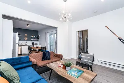 Image de Elegant & Modern 4-Bedroom Retreat in Mercier-Hochelaga | Comfort & Convenience