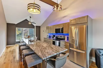 Image de Enjoy this recently remodeled, pet friendly townhouse in Edwards, Co