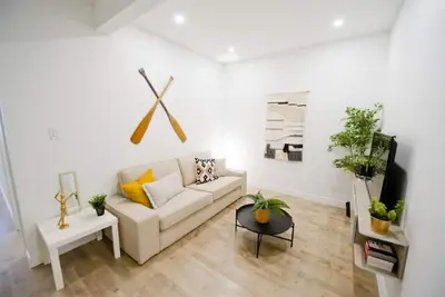 Image de Stylish Designer Apartment Steps from the Métro
