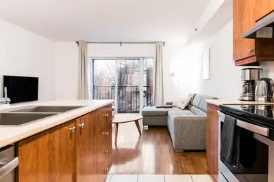 Image de Charming & Cozy Loft with Rooftop Access & Ac