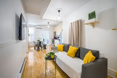 Image de ✨Spacious & Chic | Ac  5 Min to Metro Trendy Area