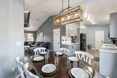 Image de Ankeny Stay | Gym | Game Room | Spa | Bbq | I-35