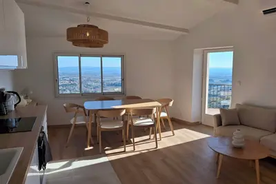 Image de Appartement 100m2 rénové avec vue panoramique, terrasse 20m2, 6 personnes