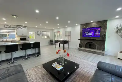 Image de Cozy, spacious and comfortable house. Pet friendly! And close to everything! ! !